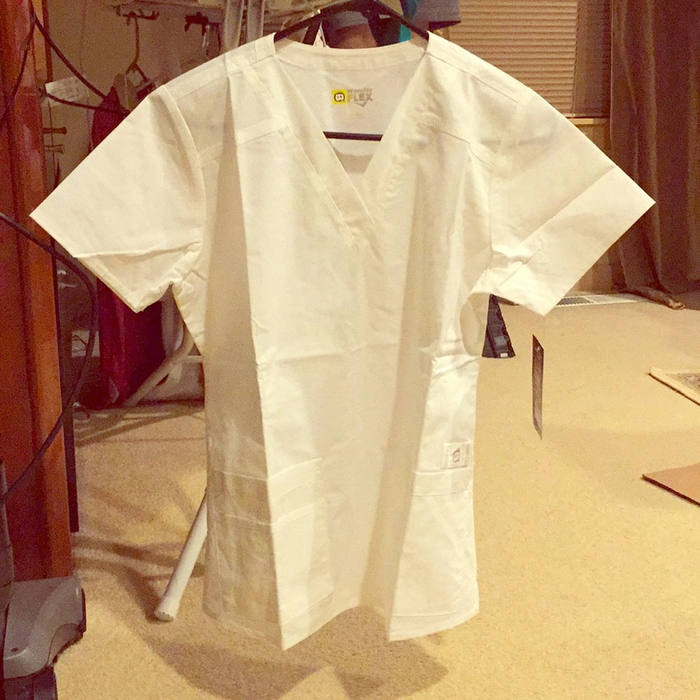 Wonder flex scrub top